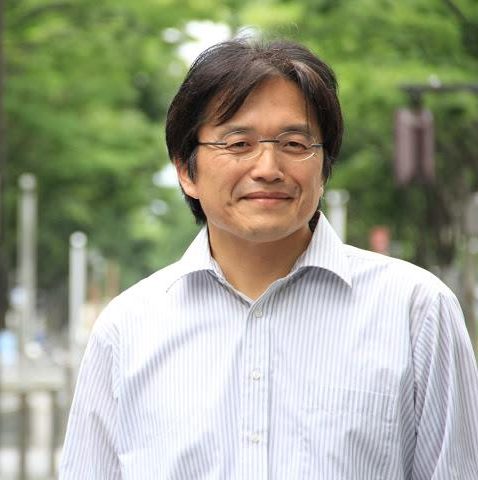 石花久作氏は、静岡県在住の石花師で、未確認生物と称されるような摩訶不思議なロックバランシング作品で知られています。オクシズと呼ばれる地域を中心に、学校や地域行事においてもワークショップ等積極的に活動しています。